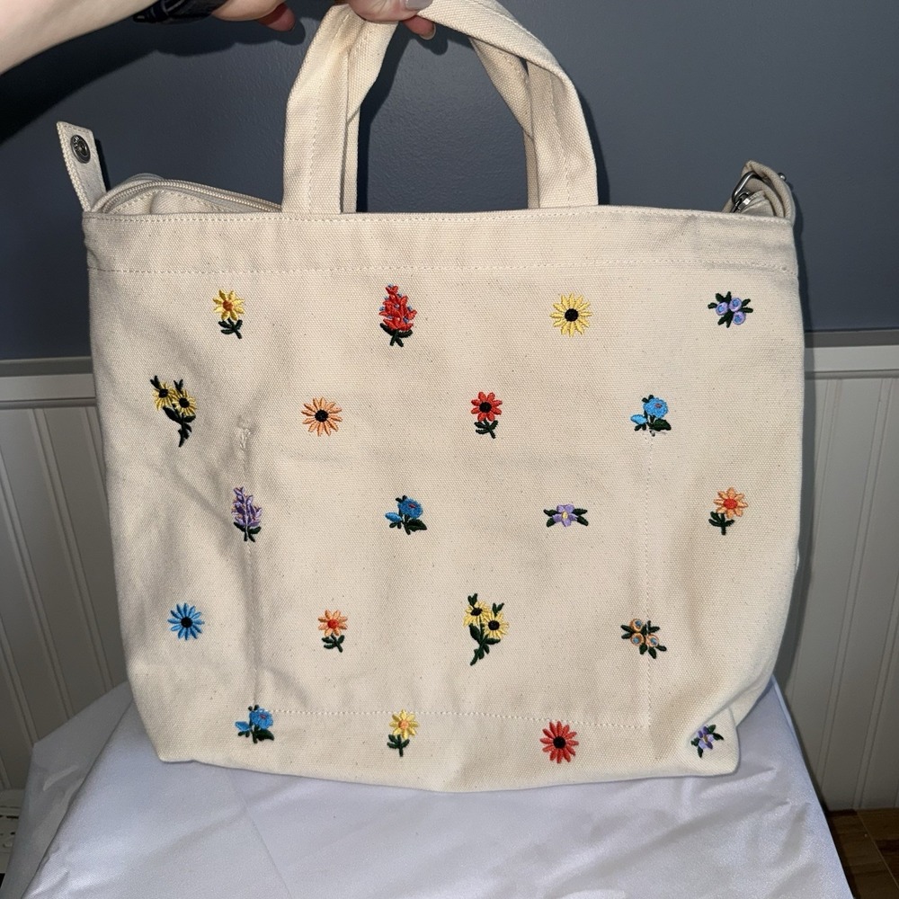 Baggu Zip Top Duck Crossbody Bag in Embroidered Floral Beige Tan Flowers Recycle